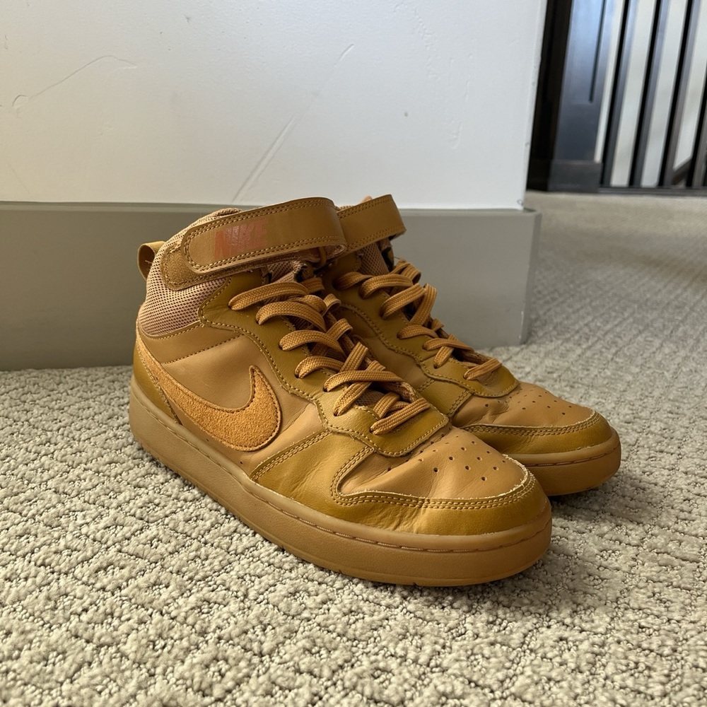 Nike air forces and amazing condition. Laces and Velcro straps.